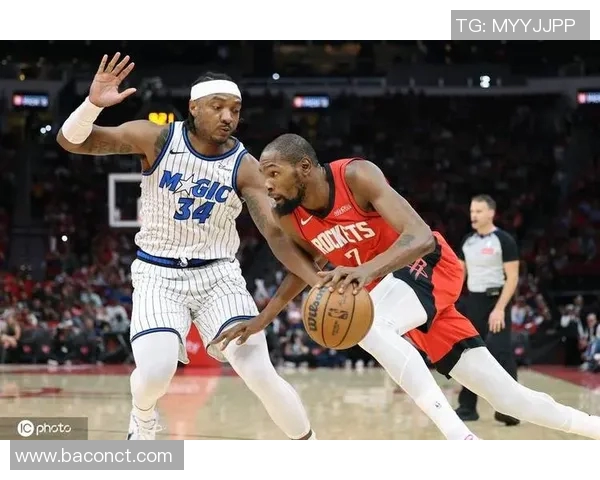 魔术队与火箭队常规赛精彩对决回顾与分析