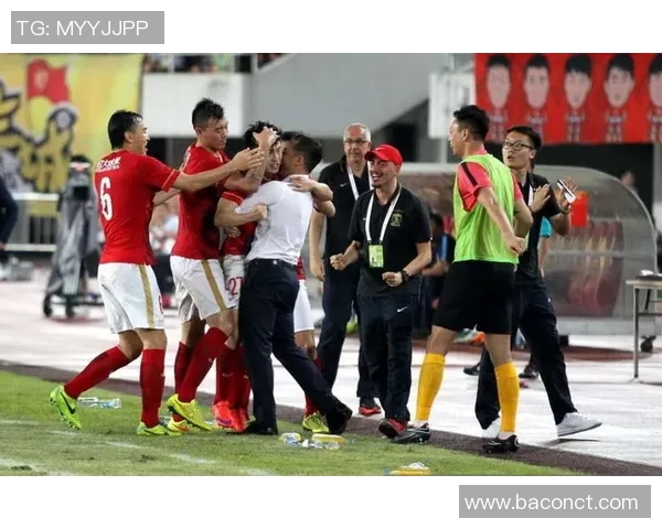 恒大与大阪对决引发球迷热议各种吐槽层出不穷让人哭笑不得